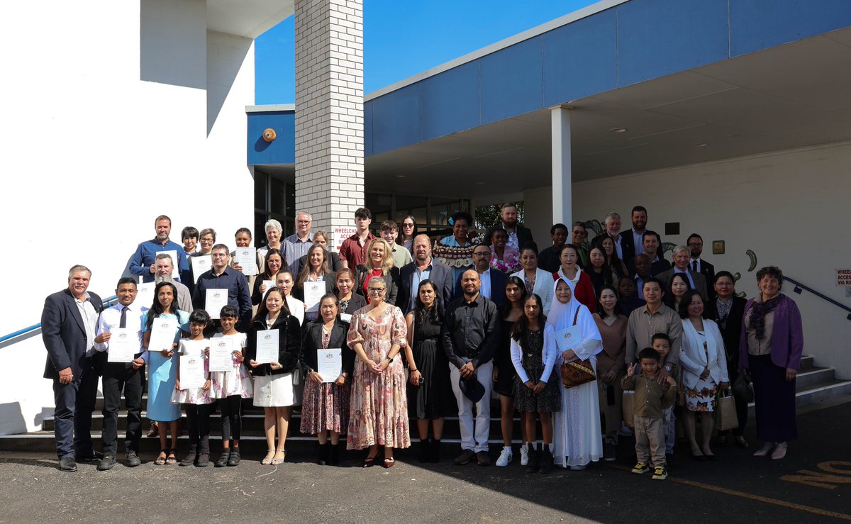 LockyerValleyRC's tweet image. Yesterday, Council had the honour of welcoming 50 new citizens at the Laidley Cultural Centre during a beautiful #CitizenshipCeremony.

These proud new Aussies come from a wide range of backgrounds, adding to the rich multicultural fabric of our nation. 💛💚 Congratulations!