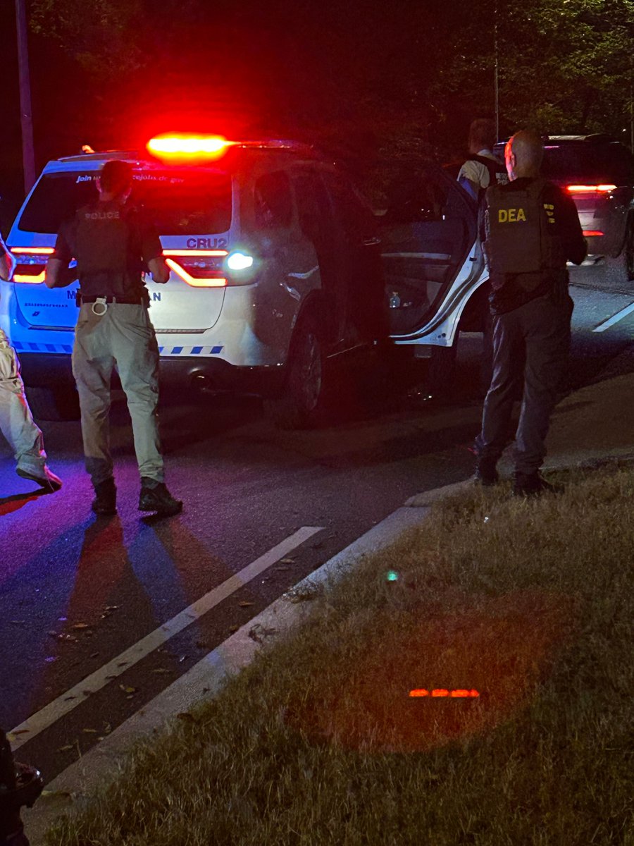 DEAHQ's tweet image. Leading from the front: DEA Administrator and @DCPoliceDept Commissioner Terry Cole.  #MakeDCSafeAgain #OpTakeBackAmerica #ProtectandServe #GodBlessLE #DEA
@WhiteHouse
@TheJusticeDept