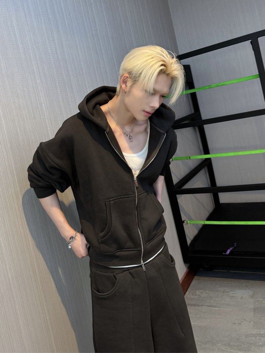 littlenikiii's tweet image. no thoughts just ni-ki.