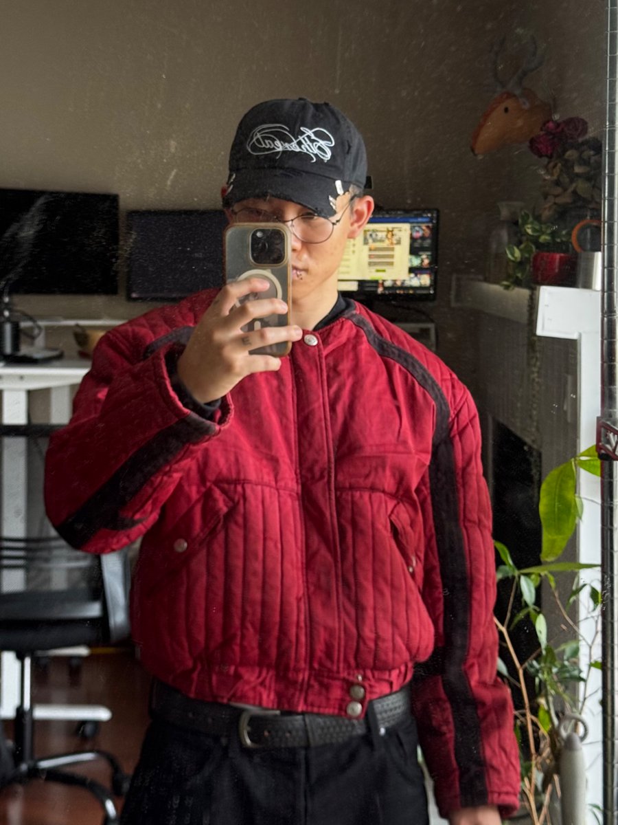 aaa9ad's tweet photo. it took me 4.5 years to get the second one

2x mid 90s armani jeans cropped bomber https://t.co/RfV16wbVB9
