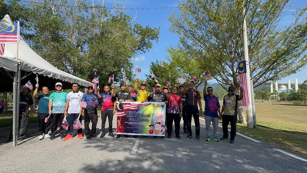 14 OGOS 2025 ( KHAMIS )

PROGRAM KIBAR JALUR GEMILANG SEMPENA SAMBUTAN KEMERDEKAAN MALAYSIA PERINGKAT DAERAH BANDAR BAHARU 2025

Program tersebut melibatkan aktiviti penyerahan bendera jalur gemilang kepada kenderaan Jabatan, Agensi dan Komuniti di Daerah Bandar Baharu.