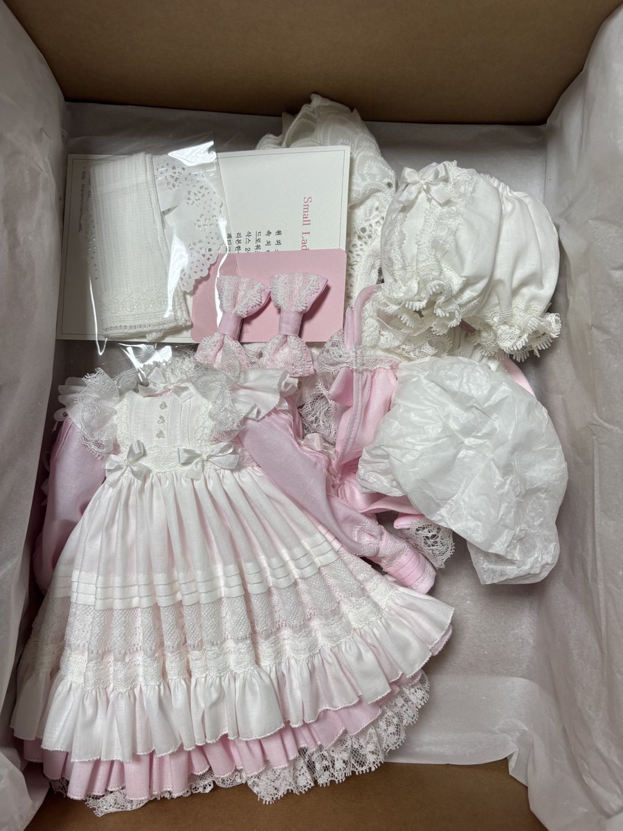 trade_2367's tweet photo. #트인덕장터

MSD 의상 몇 벌 팝니다! 

아르페지 라노떼 18만원 (1회 시착)
아르페지 텐더로즈 레드 14만원 (중고 구매)
루아샵 스몰레이디 핑크 20만원 (신품)

셋 중 하나 구매 시 필스튜디오 샤베트공주 원가 구매 가능합니다. 원가 13만원으로 기억하는데 잘못되었을 경우 알려주세요! https://t.co/I0aSBVzKkY