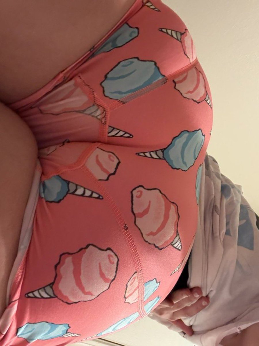 follow me if you want a bite 🎂