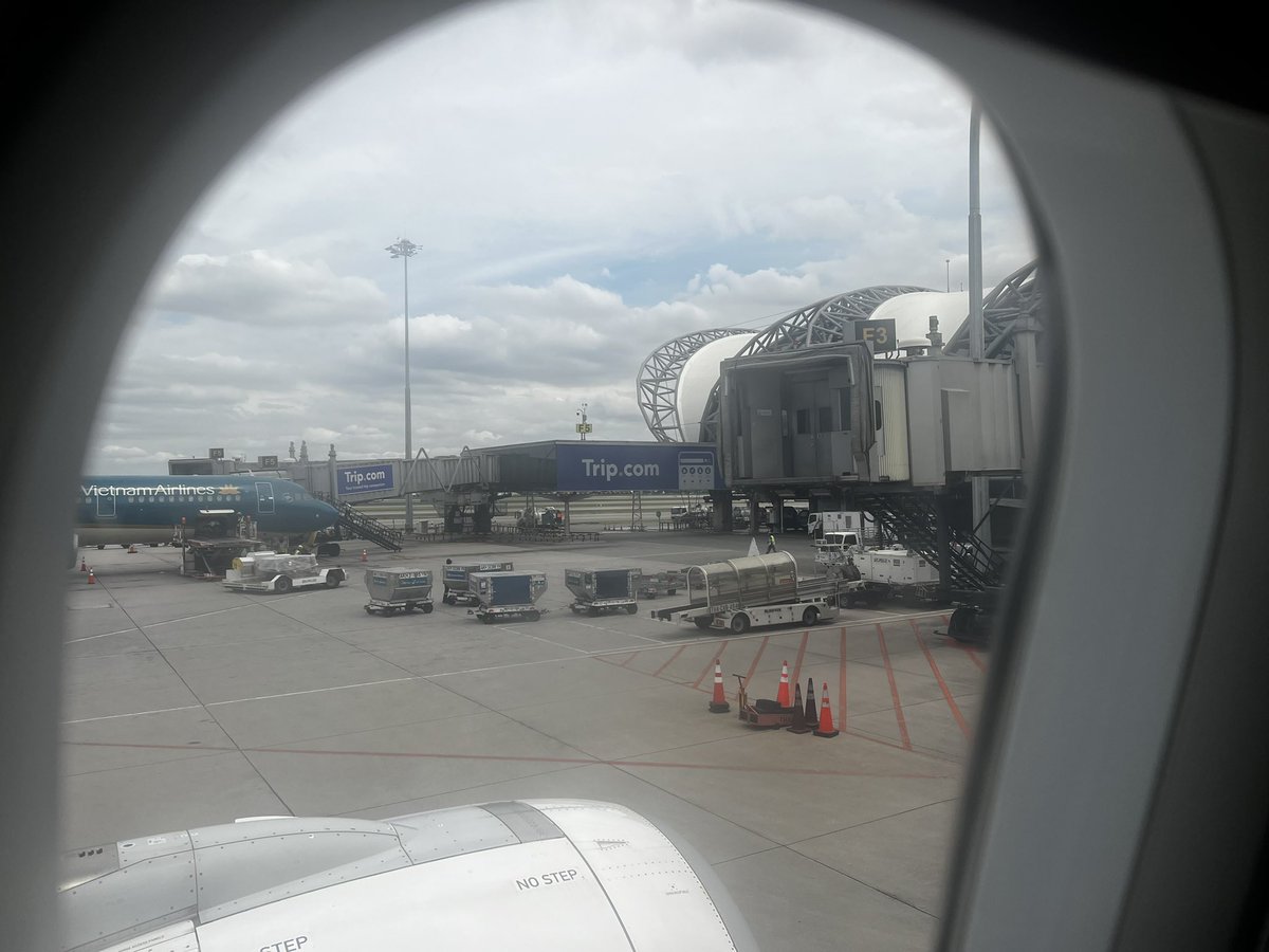 Going back to hug my cat, set the coo ooo bird free and I will be back soon. Heh
Have a great weekend 💙🤍