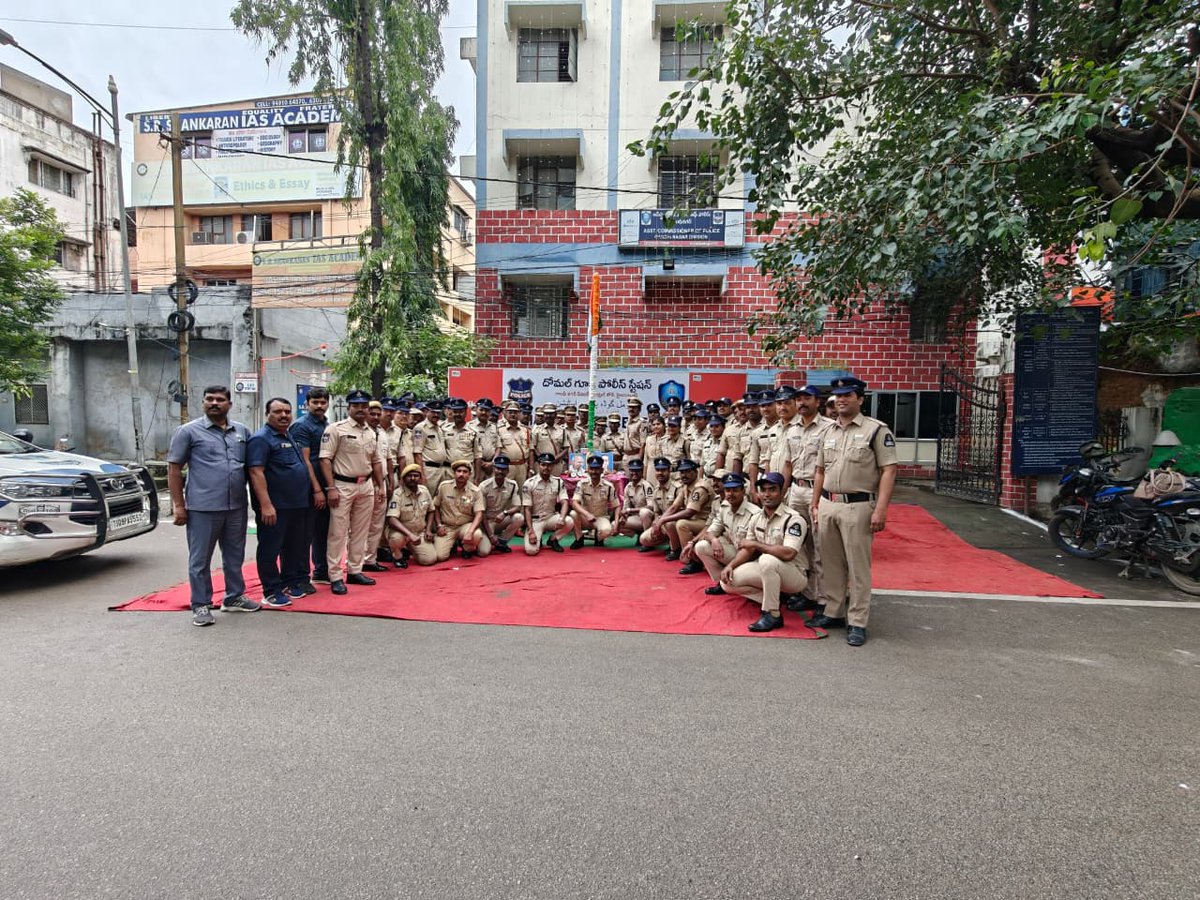 SHODomalguda's tweet photo. "Saluting the dedication, courage, and service of Telangana State Police on this Independence Day. Jai Hind!"#DOMALGUDA PS #Hyderabad city Police https://t.co/crJhmJioEt
