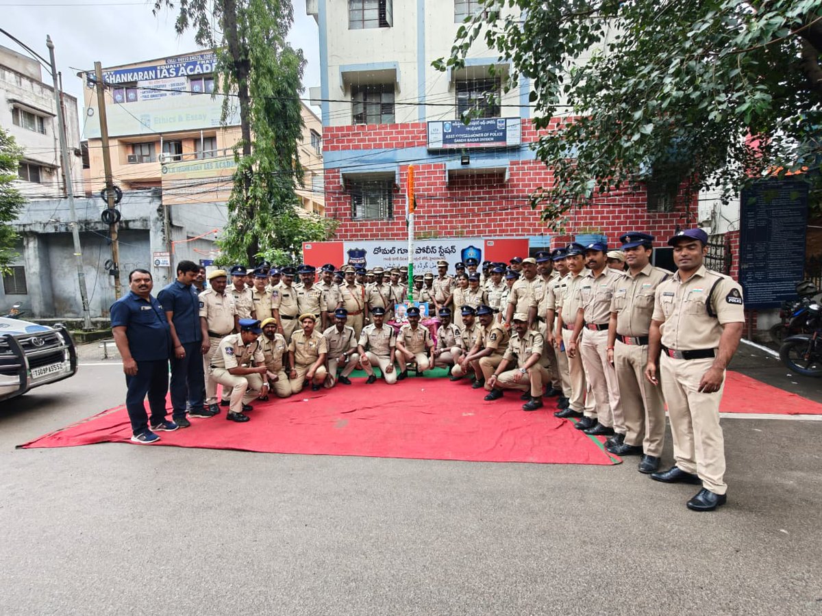 SHODomalguda's tweet photo. "Saluting the dedication, courage, and service of Telangana State Police on this Independence Day. Jai Hind!"#DOMALGUDA PS #Hyderabad city Police https://t.co/crJhmJioEt