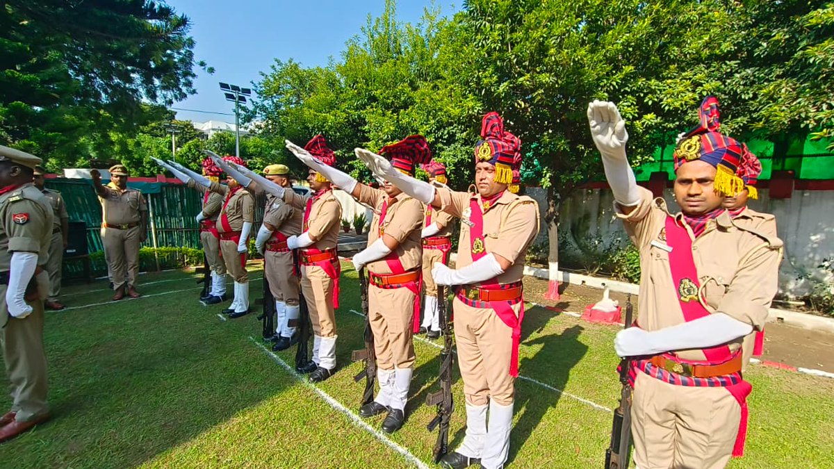 आज #AdgZoneGkr द्वारा 79वें स्वतंत्रता दिवस के अवसर पर जोनल कार्यालय, गोरखपुर में ध्वजारोहण किया गया एवं जोनल कार्यालय में नियुक्त अधिकारियों/कर्मचारियों को स्वतंत्रता दिवस की शुभकामनाएं दी गईं ।