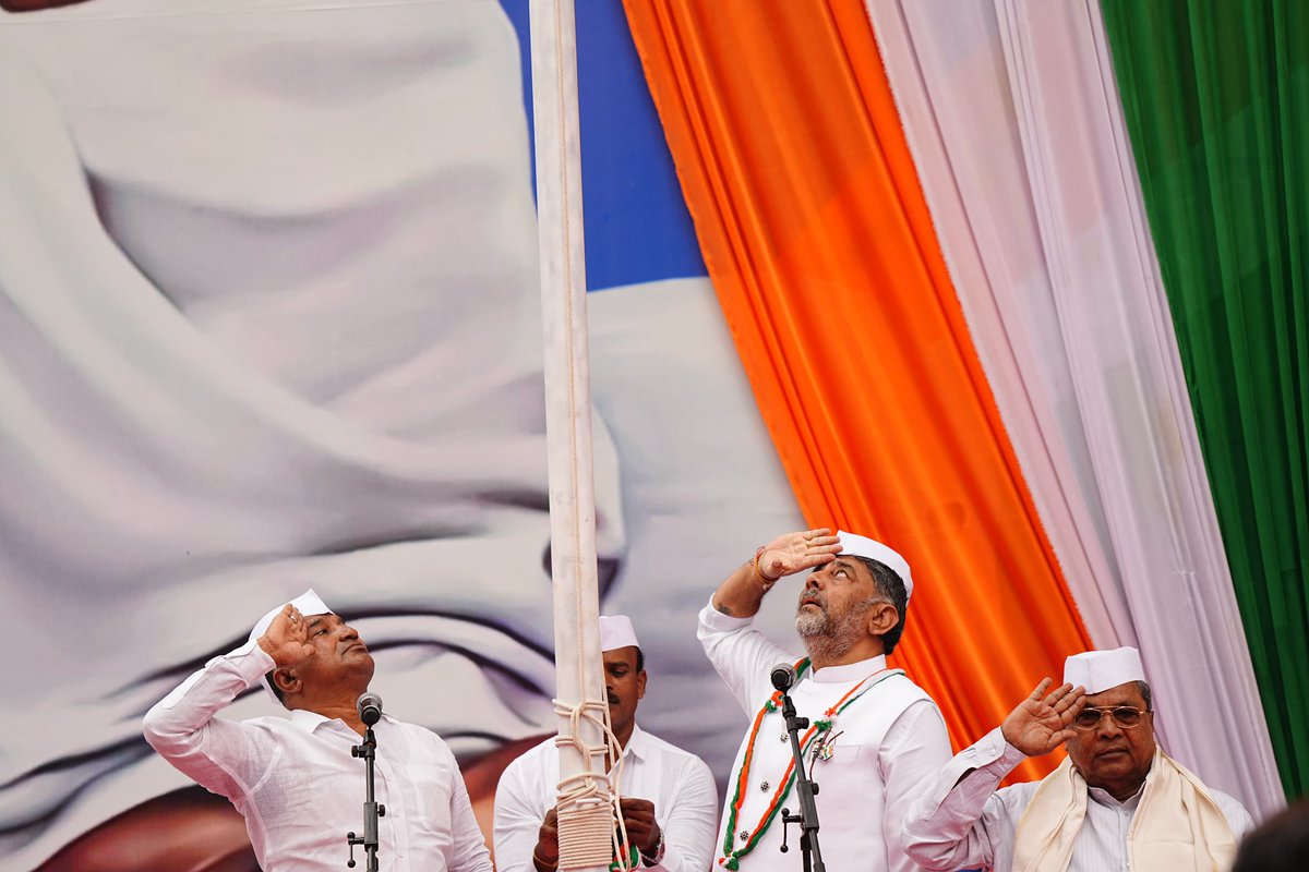 DKShivakumar's tweet photo. The Congress was at the heart of the Indian Independence struggle, and every year I hoist the flag as the KPCC President, it fills me with great pride and content. Glimpses from the flag hoisting at KPCC office, Bengaluru, today.

The Indian National Congress will continue to fight for the idea of India and the people of India.

Jai Hind🇮🇳

#79thIndependenceDay