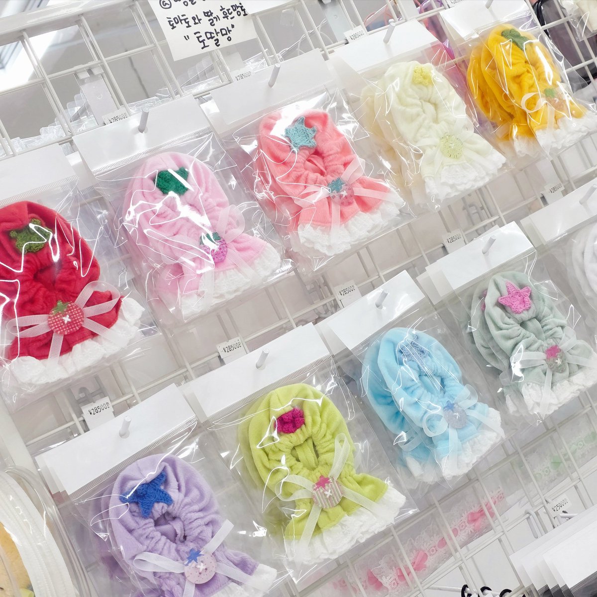 안내드립니다!!
8월 15일 금요일 땡글빵글 조금 일찍 오픈했습니다!
놀러오세요!!❤️

+신상인 '토딸망 망토'만 오픈 예정 시간대로 오늘 오후 2시부터 판매합니다!