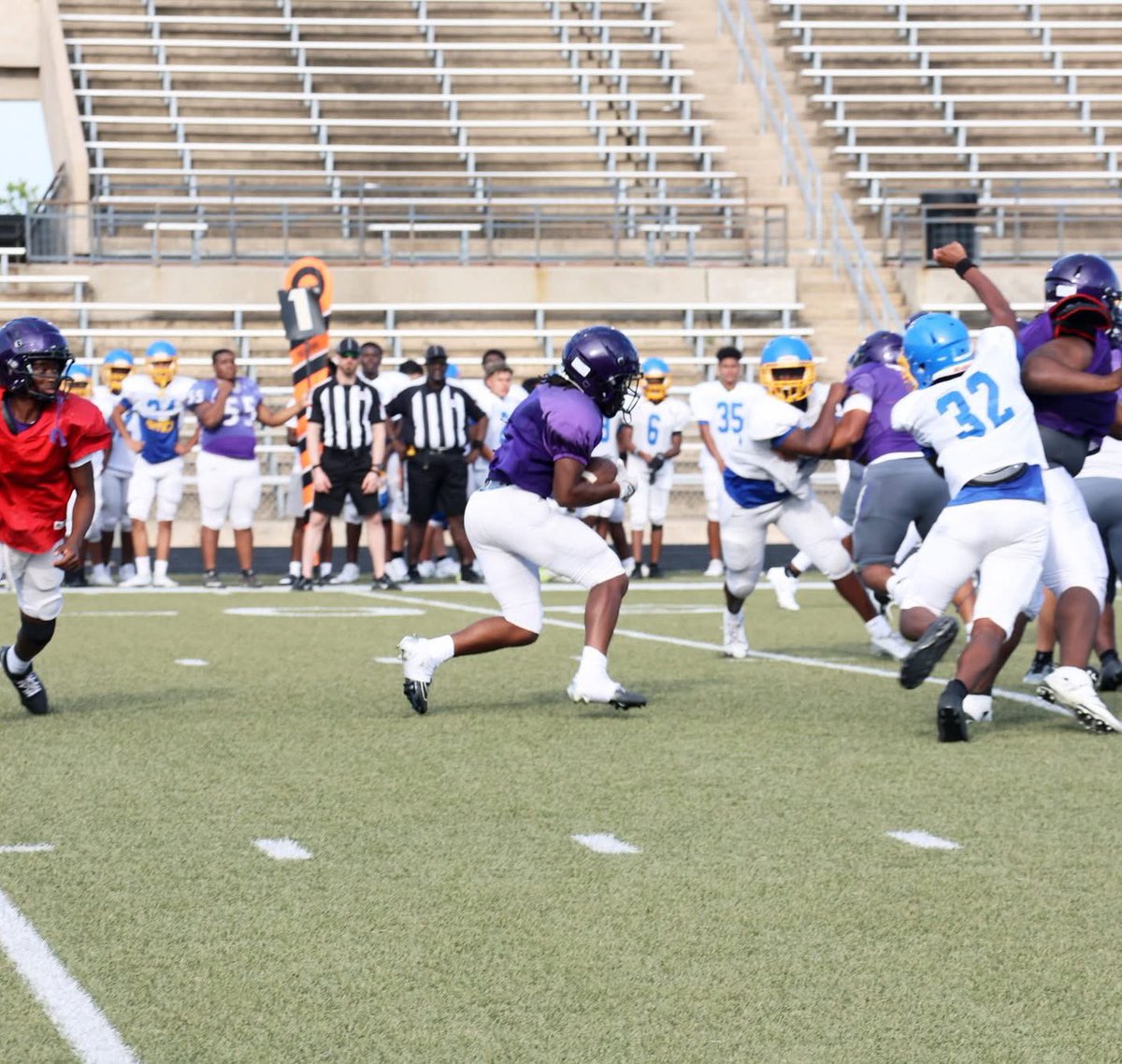 SamsonRotimiJr4's tweet image. Got loose today in my 1st scrimmage vs LaVega 🦍
@LBJSports @joe_rauls @IAMRODG @CoachN_Sanchez @Al_Rother @_CoachSamson #THSFB #Jagnation