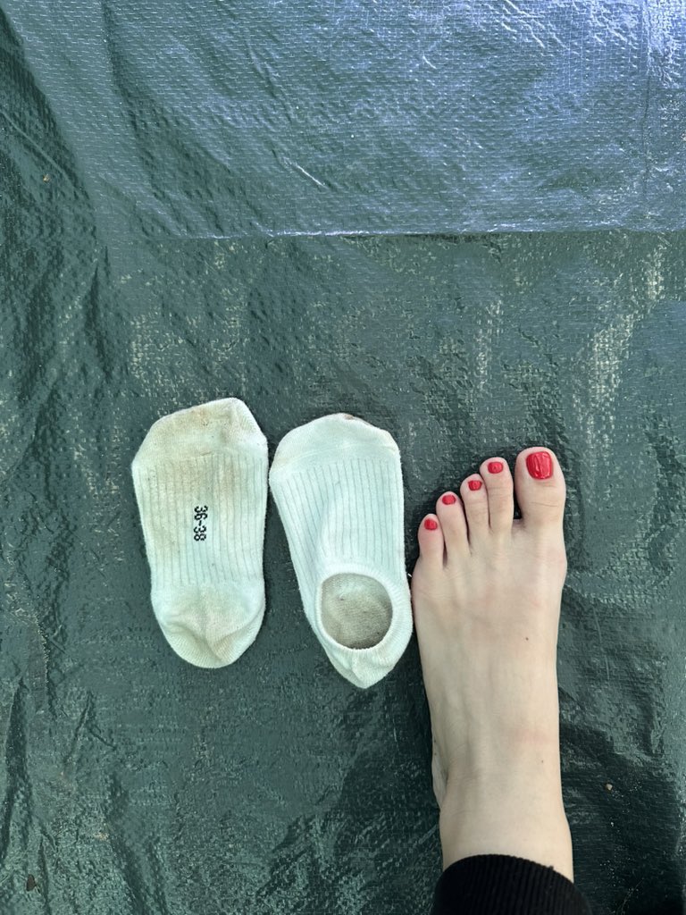 Jestem na urlopie….Pod ⛺️
a jak twój namiot?
3 dniowe skarpetki - sam rarytas dla ciebie 🐶 zgłoś się jak jesteś gotowy je mieć 🫠 tak czuć, że zacznę je trzymać poza namiotem 🤣
<a href="/rt_feet/">Feet RT PROMO (Road to 100K)</a>