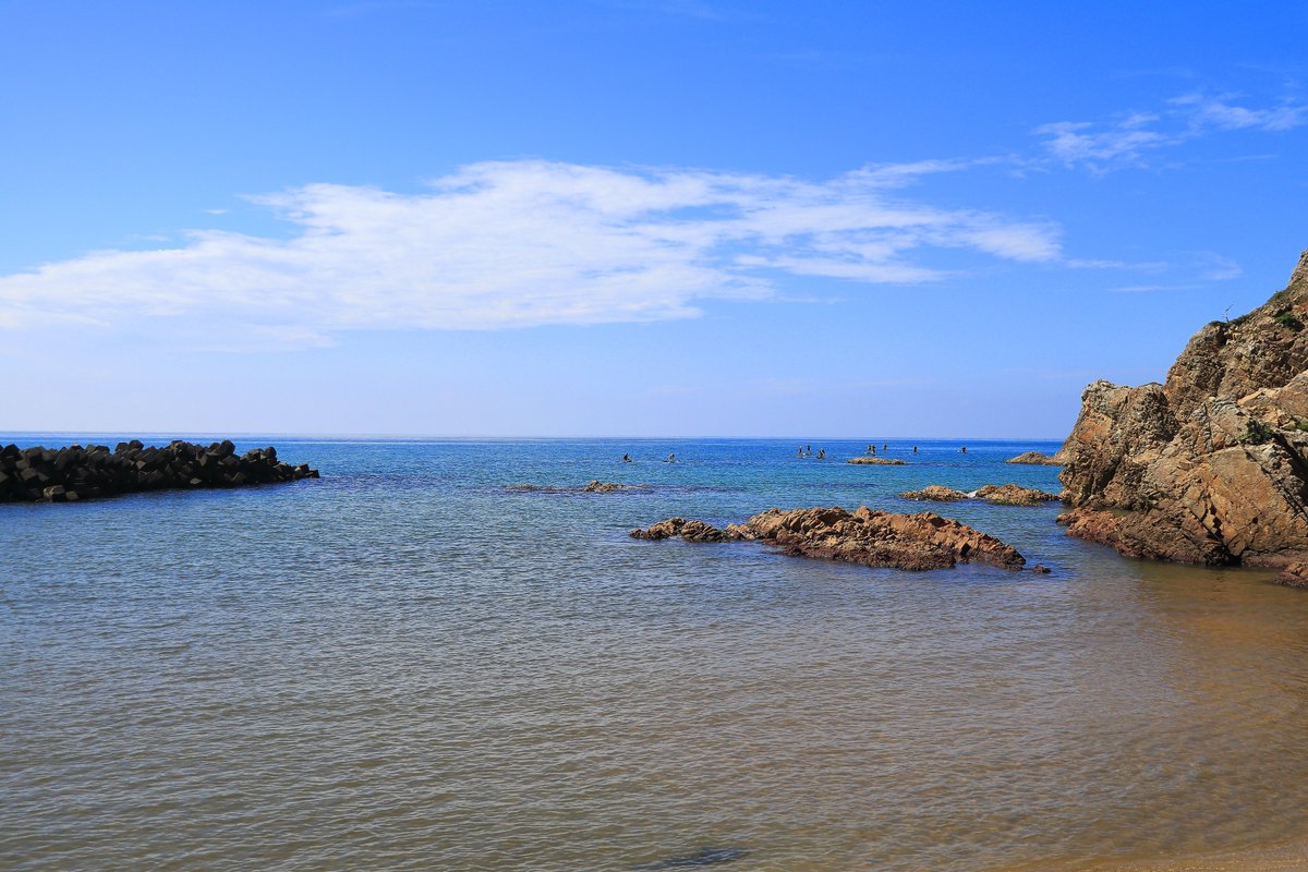 今日の岩美町はいい天気(*'▽')

牧谷海水浴場付近でパチリ(^^♪

海水浴は勿論の事、SUPやシーカヤックを楽しんでらっしゃる方が大勢お越しの様です…(´ー｀)

撮影日時2025/08/15 15:20～

#岩美町　#鳥取県　#日本海　#SUP　#シーカヤック