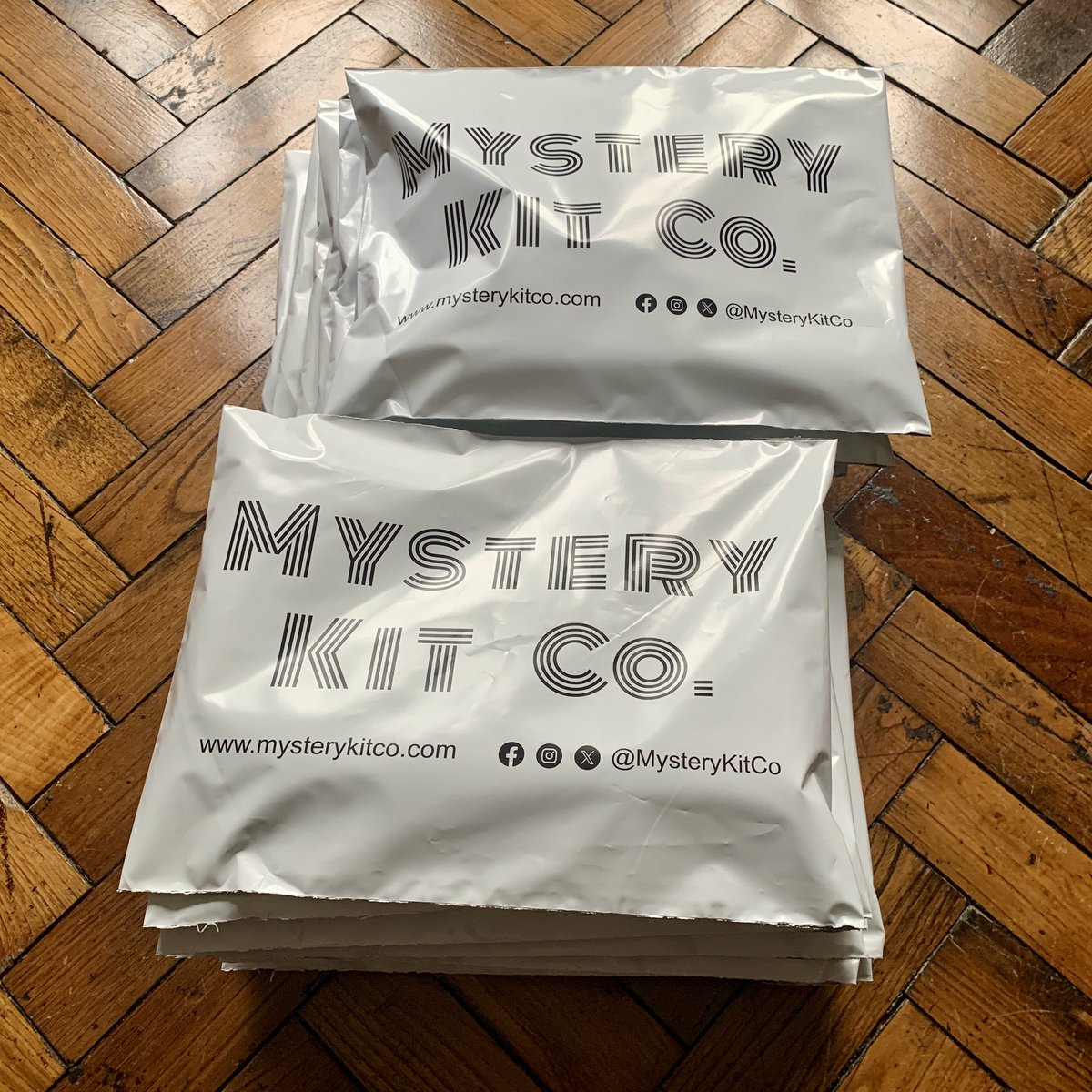 MysteryKitCo's tweet photo. A single order of 18 shirts making its way to 🇺🇸  for the 2nd year in a row… Good luck in the mini league for the season ahead &amp; thanks again for your custom guys! ✌️

>>> https://t.co/fsnX17xY6G <<< https://t.co/imzpTEIFVw