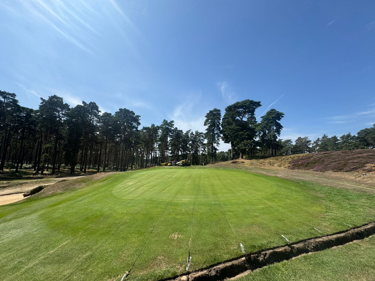 Our team here at #DJUKE started their week installing <a href="/hydrowick/">Hydrowick Drainage</a> into 2 greens at Swinley Forest Golf Club..
#drainage #sportsturf #sportsturfdrainage #drainage #drainagesolutions #golf #swinleyforestgolfclub #hydrowick