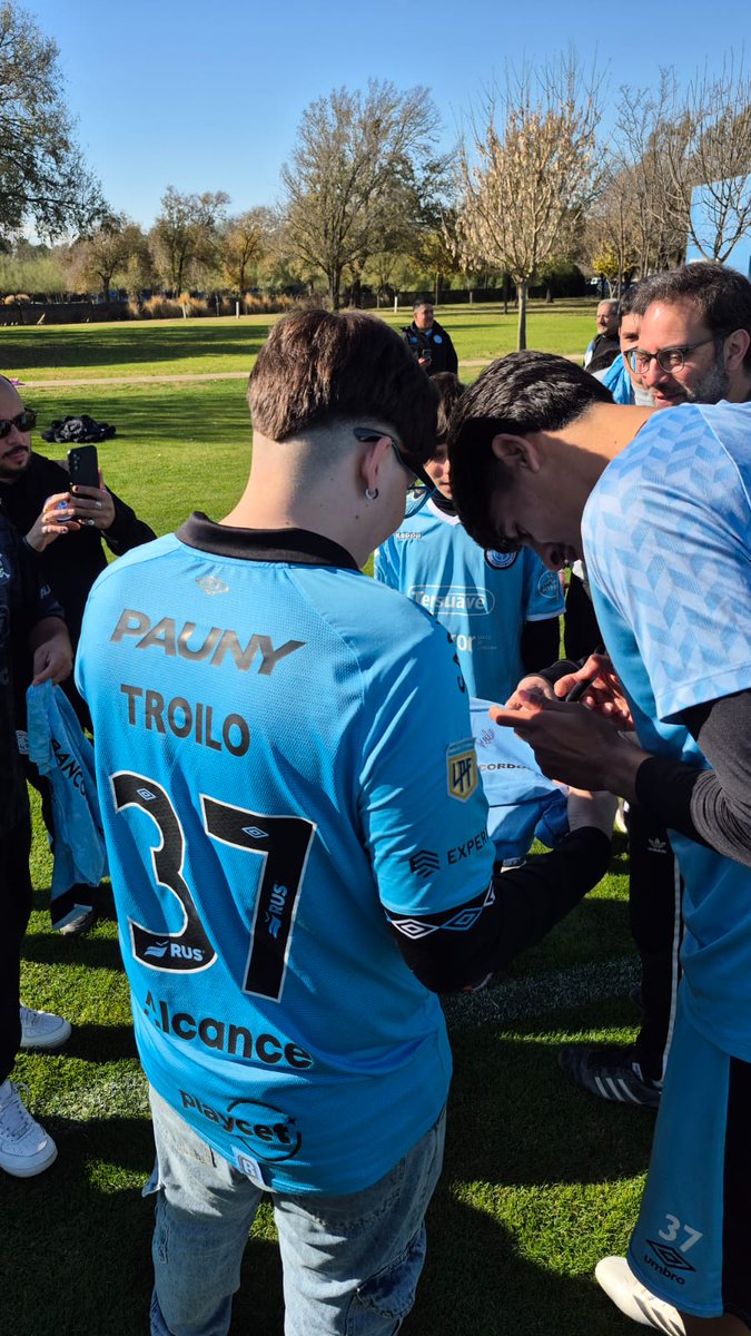 LA TROILONETA tweet media