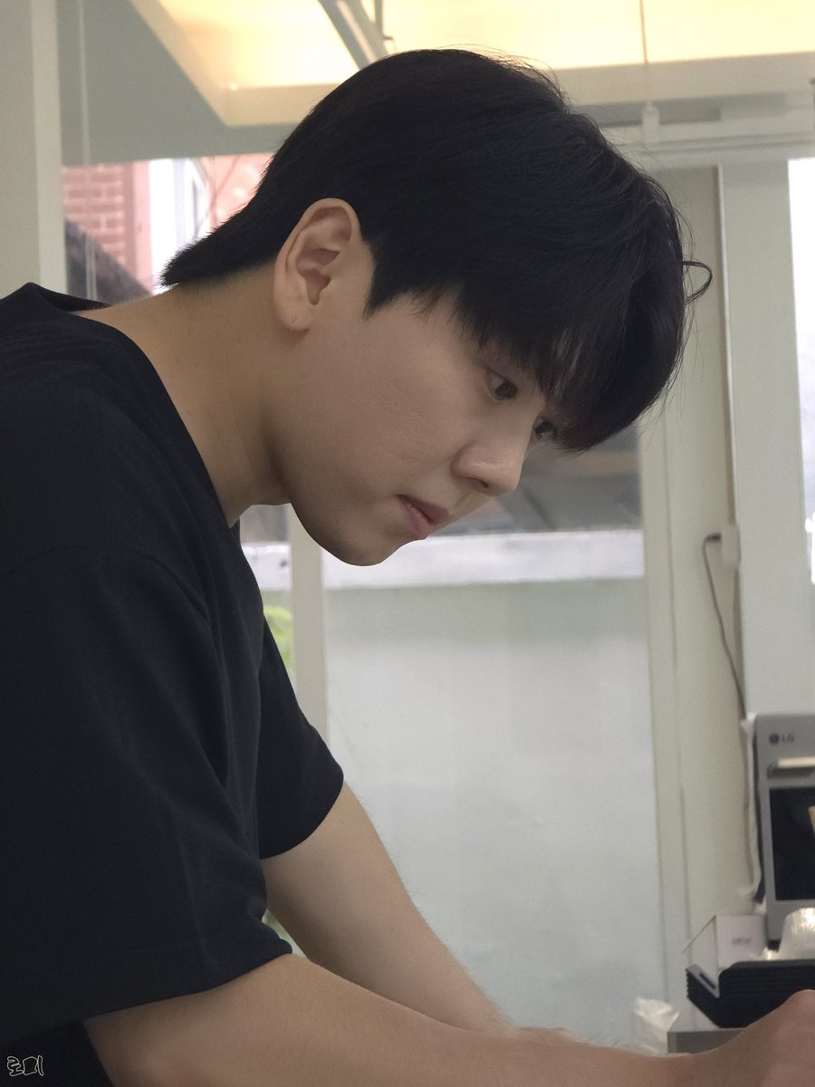 kdRth1015's tweet photo. 너무 잘생겼어 노태현 ㅠㅠㅠㅠ https://t.co/QOzkHHbMHE
