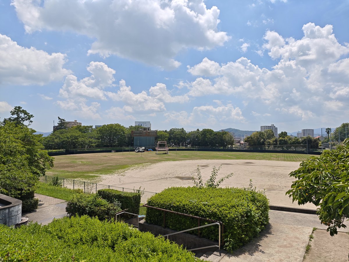 ijrkXcLFew7XWUb's tweet photo. 御建公園野球場 1924年竣工の球場
カープ設立期には公式戦もあったとか
盆踊り会場の設営中でした
東広島市西条町西条 https://t.co/DFO9UT9Fx2