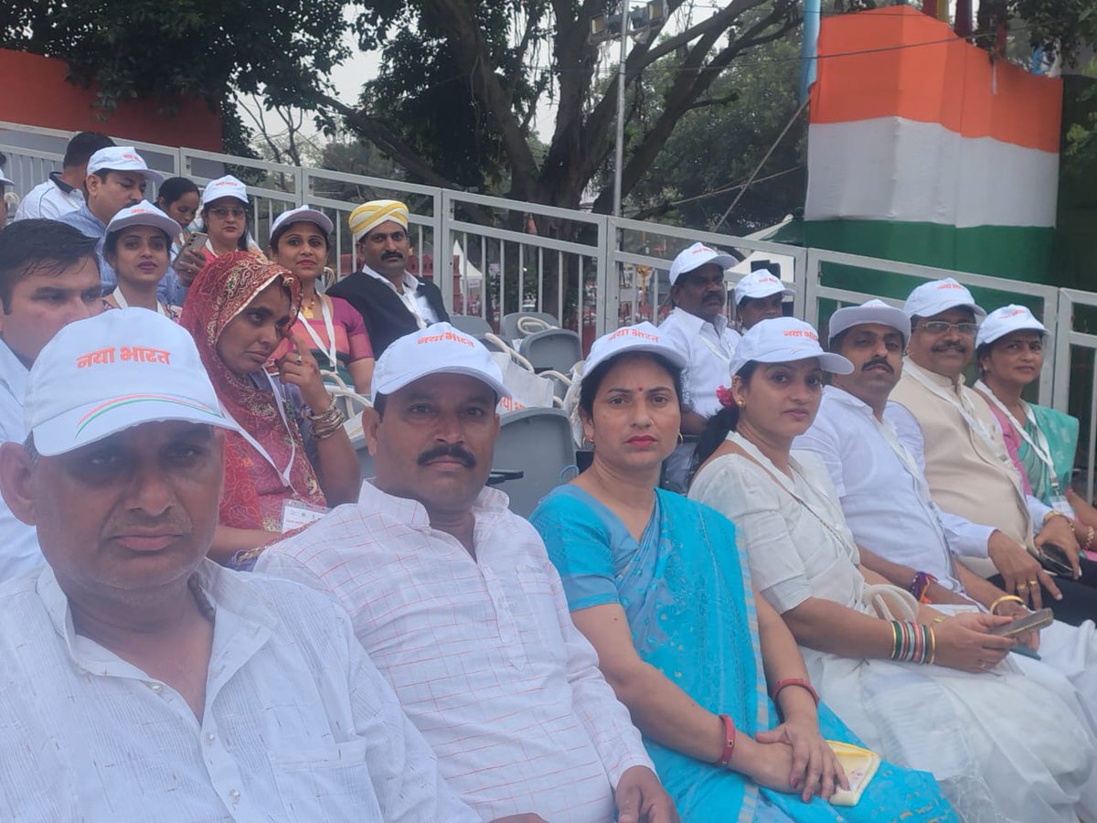 लाल किले पर सजी भारत की सांस्कृतिक छटा, पंचायत प्रतिनिधियों की भागीदारी से प्रतिध्वनित हुआ नया भारत – सशक्त भारत, विकसित भारत, विकसित पंचायत का संकल्प 🇮🇳

भारत की अद्भुत सांस्कृतिक विविधता का रंग बिखेरते हुए, देशभर से पधारे पंचायत प्रतिनिधिगण ने लाल किले के प्रांगण में स्पेशल