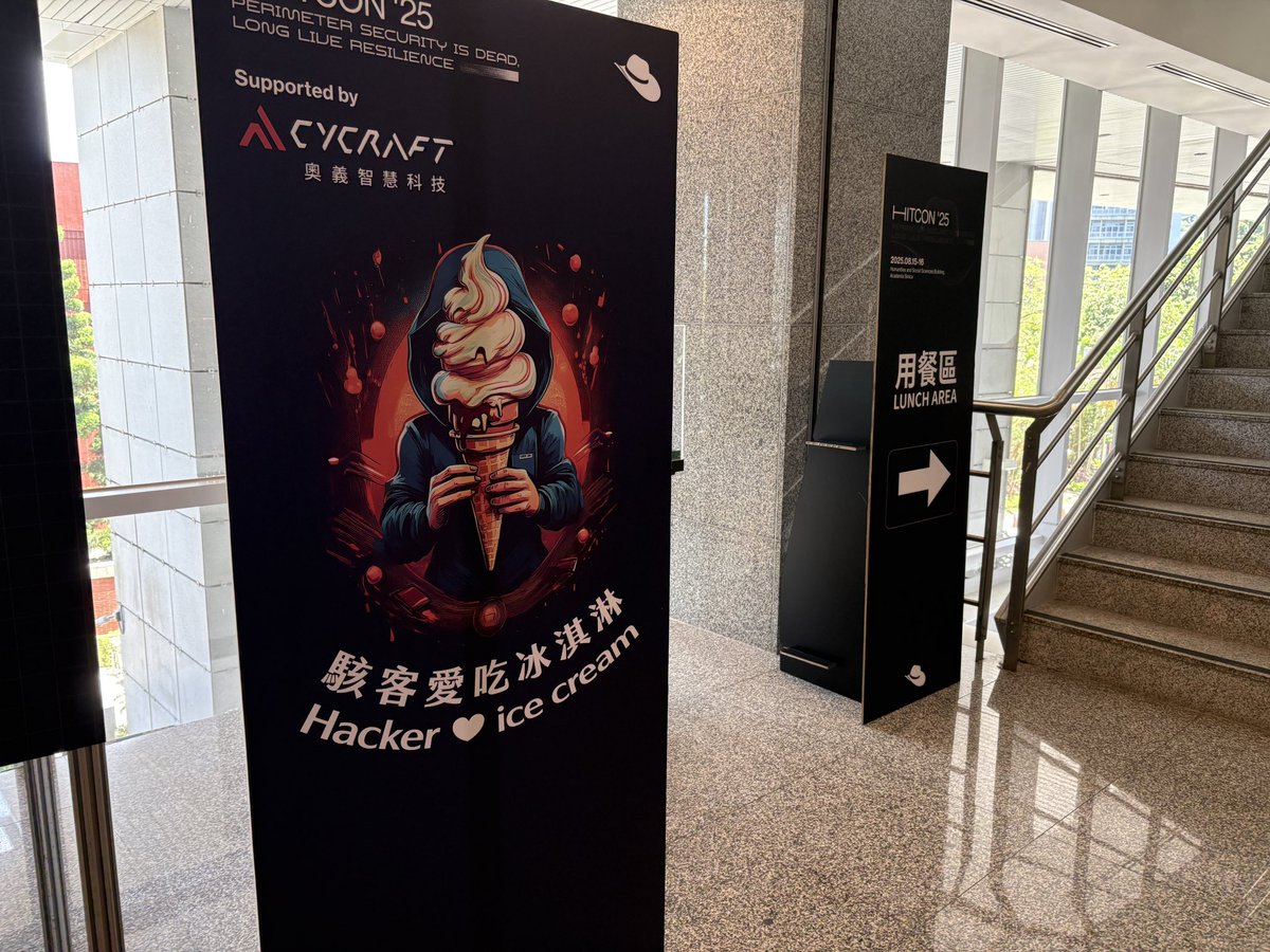 konica_tokyo's tweet photo. 昼食へ。
臭豆腐っぽいのが入ってるな……
#HITCON2025 #HITCON https://t.co/SGj9PNbHUn