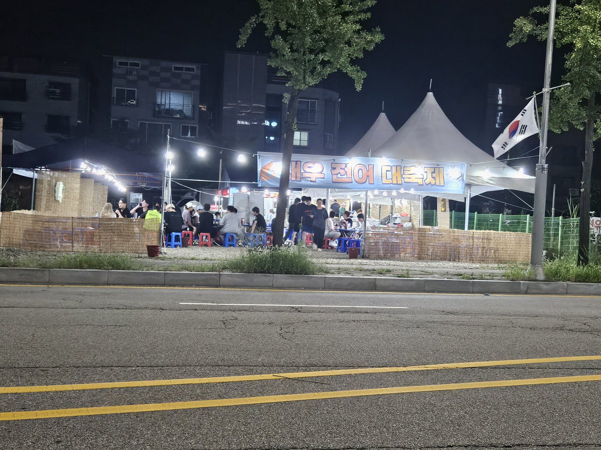 평택에 야장이 열렸는데 새우 먹으면서 불금 같이 한잔하실분들 계실까요?ㅎㅎ 저녁에는 비와서 분위기가 더 좋을 것 같아요 ^^
#평택 #부부 #커플 #야장 #새우 #불금 #초대
#DM