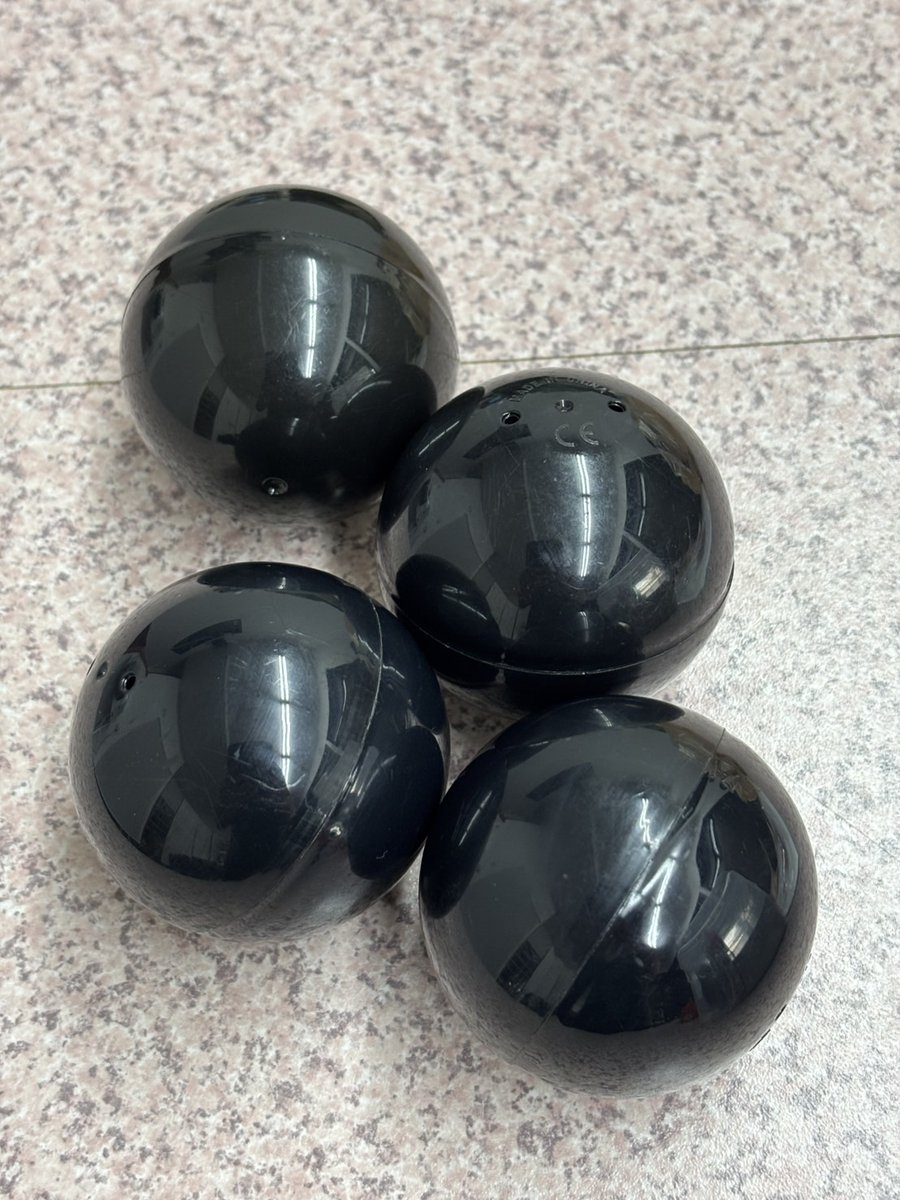 長年ご愛顧を賜りました終活クラブ缶バッヂガチャですが、この度完全リニューアルを目論んでいる為終了とさせて頂きます。
残り4カプセルのみ余っておりますのでこちら次回ライブの物販に持参しますのでご所望の方は直接お声掛け下さい。
ニューガチャは鋭意創作＆製作中ですのでこちらもお楽しみに！