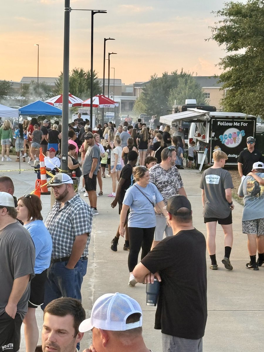 SouthWarrenFB's tweet photo. We had ourselves a day down South! Thanks to everybody who came out to make FanFest the best kickoff to the 2025 South Warren Football season. That South Family is strong! #staythecourse #gosouth #fanfest2025 https://t.co/04FdBPXiME