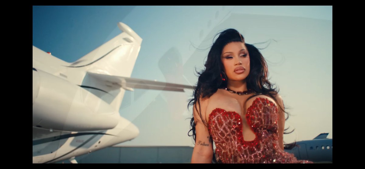 imacowigomoo's tweet photo. Cardi B don’t end em like that sis . That’s a far distance 😭 #IMAGINARYPLAYERZ https://t.co/EJNydVv9w9