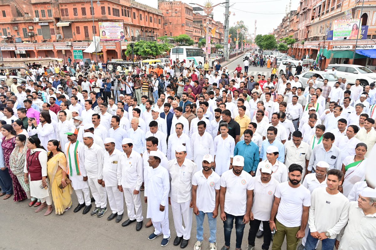 Rajasthan PCC (@incrajasthan) on Twitter photo नेता प्रतिपक्ष <a href="/TikaRamJullyINC/">Tika Ram Jully</a> जी ने जयपुर में बड़ी चौपड़ पर झंडारोहण कर प्रदेशवासियों को स्वतंत्रता दिवस की शुभकामनाएं दी।
कार्यक्रम में कांग्रेस प्रदेश अध्यक्ष <a href="/GovindDotasra/">Govind Singh Dotasra</a> जी, पूर्व मुख्यमंत्री <a href="/ashokgehlot51/">Ashok Gehlot</a> जी एवं कांग्रेसजन उपस्थित रहे। नेता प्रतिपक्ष <a href="/TikaRamJullyINC/">Tika Ram Jully</a> जी ने जयपुर में बड़ी चौपड़ पर झंडारोहण कर प्रदेशवासियों को स्वतंत्रता दिवस की शुभकामनाएं दी।
कार्यक्रम में कांग्रेस प्रदेश अध्यक्ष <a href="/GovindDotasra/">Govind Singh Dotasra</a> जी, पूर्व मुख्यमंत्री <a href="/ashokgehlot51/">Ashok Gehlot</a> जी एवं कांग्रेसजन उपस्थित रहे।