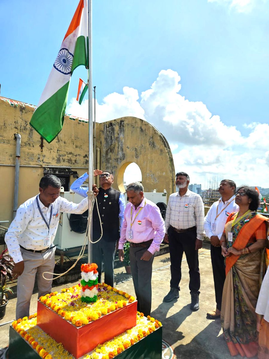 DCOWestBengal's tweet photo. 79th Independence Day 2025 Celebration at DCO West Bengal. Flag hoisted by Sri Kaushick Saha, IAS, Director, Directorate of Census Operations, West Bengal in presence of all staff members and little children.
@Kaushic57077677
#CensusIndia2027
#IndependenceDay2025 https://t.co/sYMh0TyLrZ