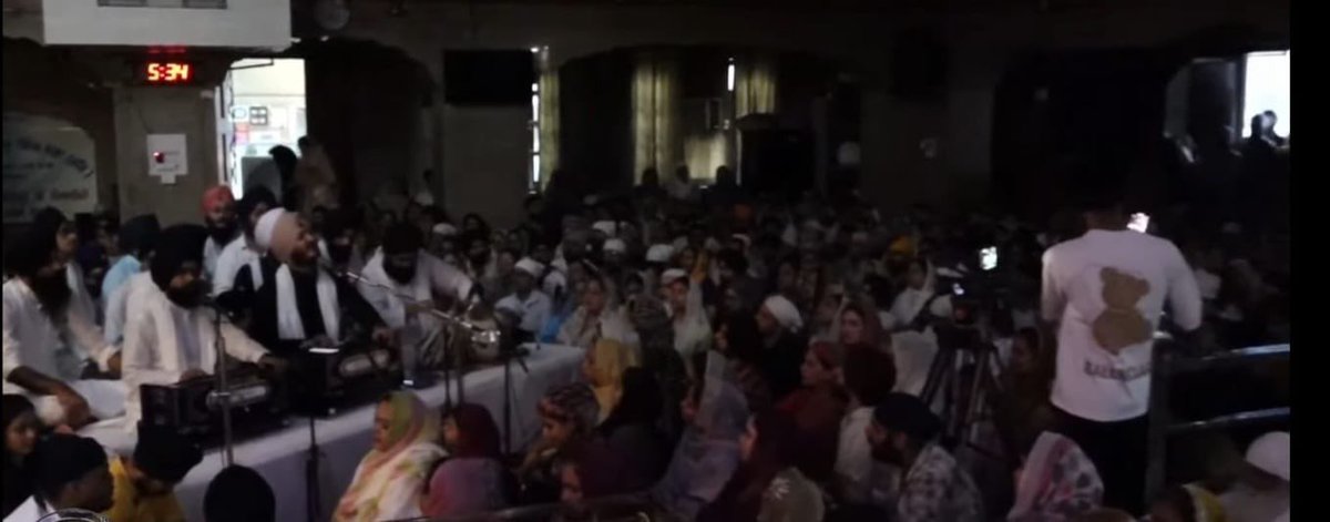 INDERPR39030895's tweet photo. ਗੁਰੂ ਸਾਹਿਬ ਜੀ ਦੀ ਕਿਰਪਾ ਨਾਲ ਨਾਮ ਅਭਿਆਸ ਸਮਾਗਮ ਵਿੱਚ ਹਾਜਰੀ ਭਰੀ ਅਤੇ ਜਗਜੀਤ ਸਿੰਘ ਬਬੀਹਾ ਜੀ ਨਾਲ ਗੁਰਮਤਿ ਵਿਚਾਰਾਂ ਕੀਤੀਆਂ 

गुरु साहिब जी दी कृपा नाल नाम अभ्यास समागम विच हाजरी भरी अते  Bhai Jagjeet Singh Babiha/9999517959 जी नाल गुरमत विचारा कितीआ ।

#Naam 
#abhiyas 
#Samagam 

@highlight https://t.co/iA4IbdxYWU