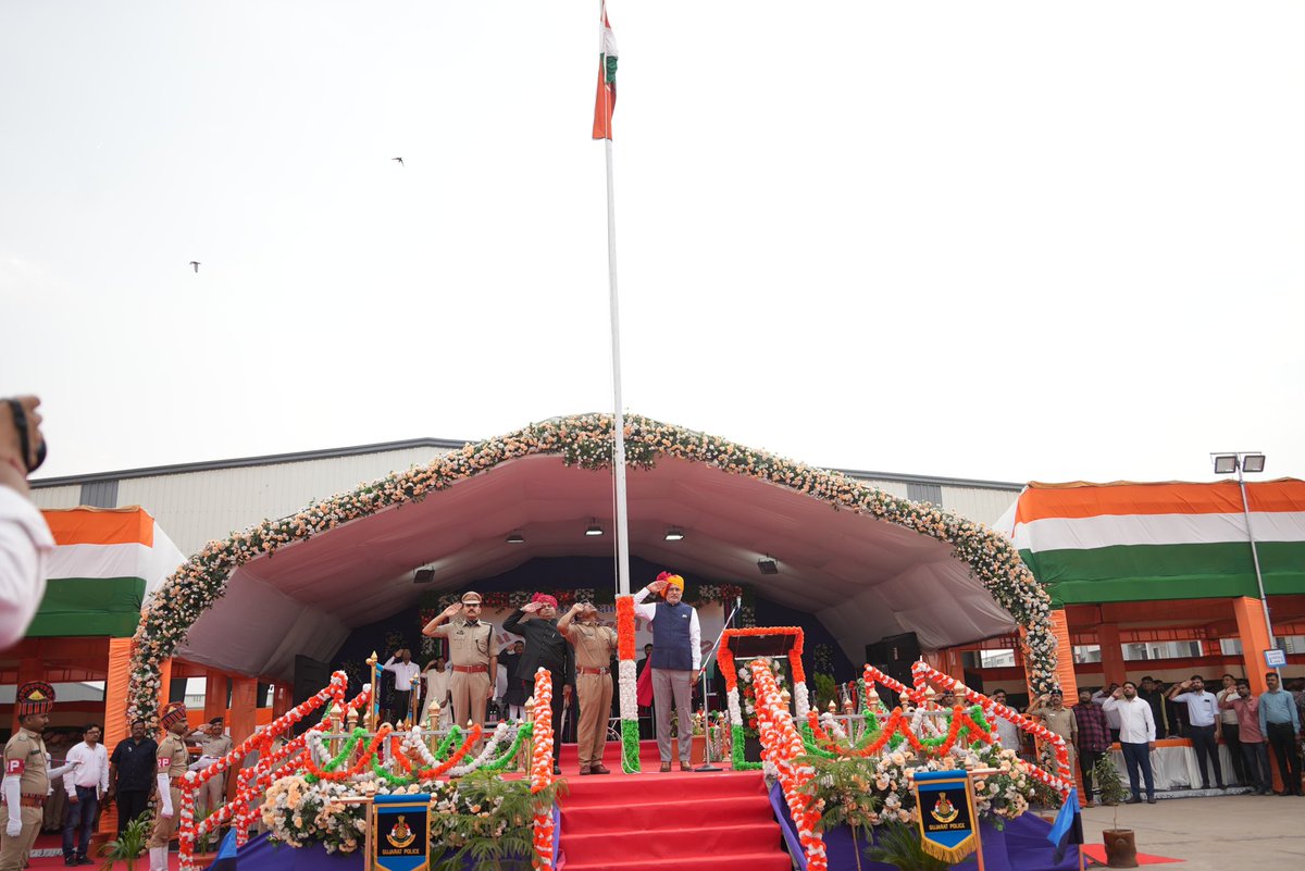 iJagdishBJP's tweet photo. ભારતના 79 મા સ્વતંત્રતા પર્વ નિમિત્તે મોરબીના હળવદ ખાતે આયોજિત ઘ્વજવંદન સમારોહમાં ઉપસ્થિત રહી રાષ્ટ્રધ્વજને સલામી અર્પી. https://t.co/xF67aeyAnz