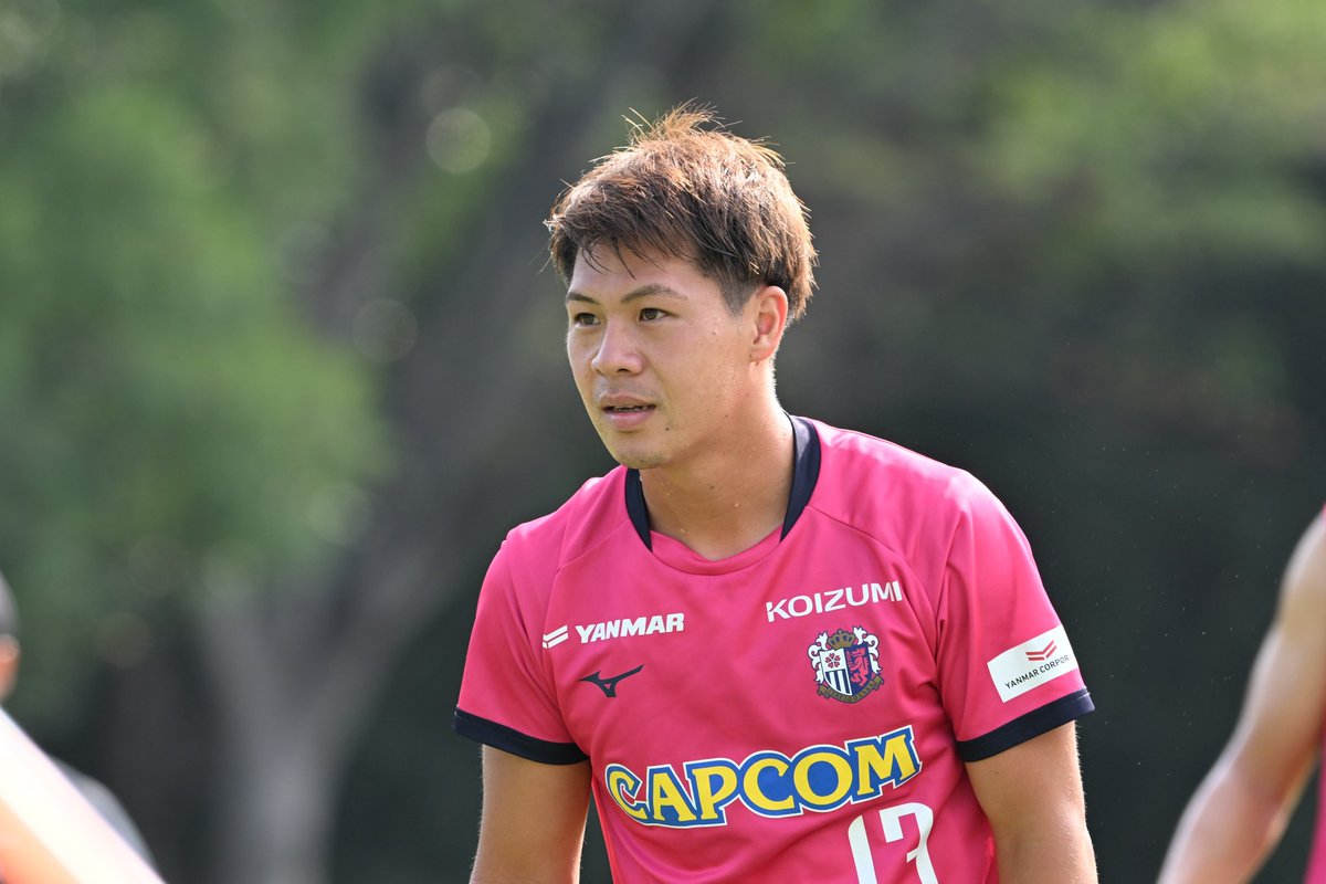 前節の新潟戦では、今季5点目となる同点ゴールを決めた #中島元彦 選手。今季はボランチ、トップ下、FWと様々なポジションで起用されていますが、「勝てるならどこでもやります！」と頼もしい。町田の連勝ストップへ、今節もその活躍に期待です。 
(エルゴラC大阪担当:小田尚史) 写真 ©#CEREZO OSAKA