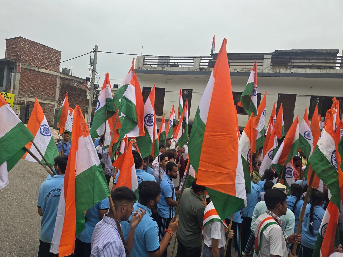BJPNANDKISHORE's tweet photo. #HarGharTiranga 

जिला जम्मू नॉर्थ के मंडल रायपूरा में तिरंगा यात्रा का कार्यक्रम में जाना ��ुआ!

@BJP4JnK @BJP4India https://t.co/mkz1qzd0eT