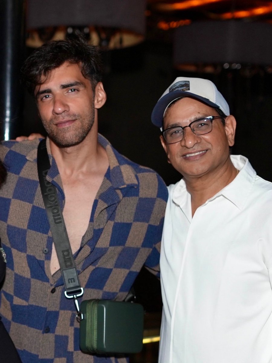 vinodbbachchan's tweet photo. "Happy birthday, Avinash! Wishing you a day filled with love, laughter, and all your favorite things. May this year bring you even more amazing projects and success in your career. You deserve it all! 🎉🎂"Love you Mere Bhai 👍🤗@avinashtiw85 https://t.co/wDTmYQ6MaC