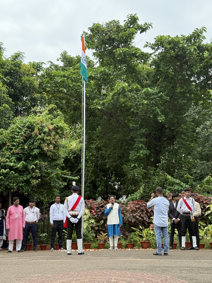 Andrew007Uk's tweet image. This year I celebrated Independence Day @centurionuniv in Bhubaneswar.  UK institutions are developing exciting collaborations with this excellent university &amp;amp; I was delighted to spend 15th August celebrating in a 4th state in 8 years.

#FlagHoisting #parade #colour #culture