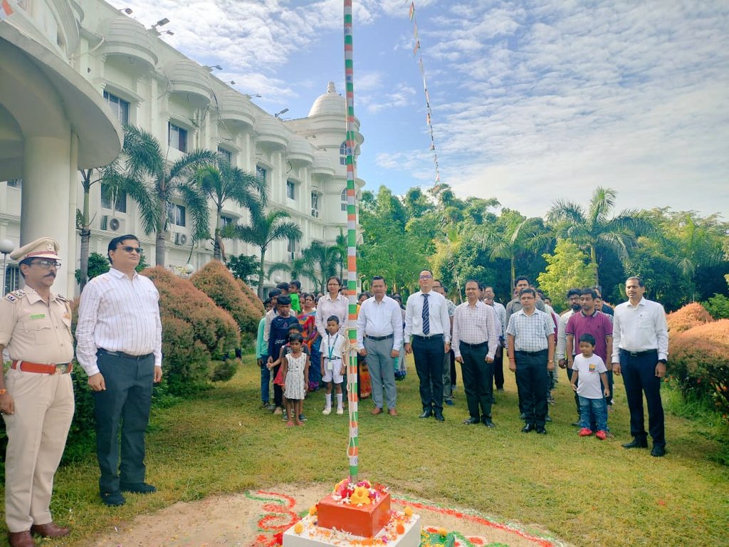 The 79th Independence Day was celebrated at Hatipara Forest Complex, Prakriti Bhavan, Gandhigram, Agartala. 🇮🇳
Shri <a href="/pravinifs/">PRAVIN AGRAWAL IFS</a>, IFS, CEO &amp; PD, Tripura JICA SCATFORM Project, hoisted the Tiranga &amp; addressed the gathering, invoking the spirit of freedom &amp; commitment to the nation.