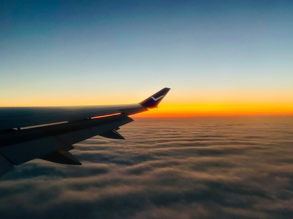 Probably the best pic I’ve ever taken on a plane. 🌅✈️ <a href="/BreezeAirways/">Breeze Airways</a>