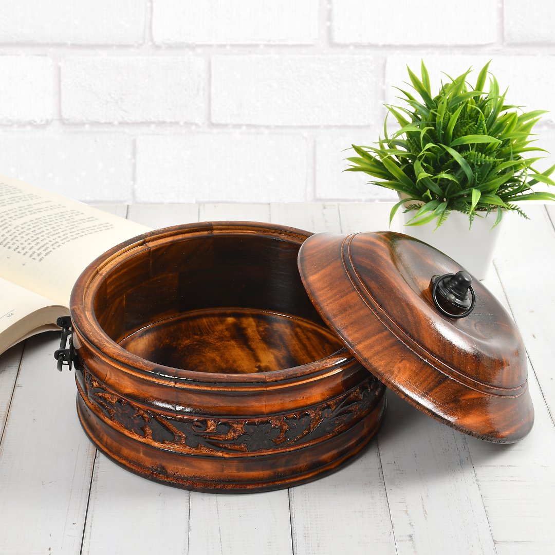 This handcrafted wooden chapati box blends utility with timeless Indian artistry perfect for your dining table and your heritage loving heart.

🚚 Shipping PAN India
Shop now!
cliosheritagestore.com/shop/wooden-ha…