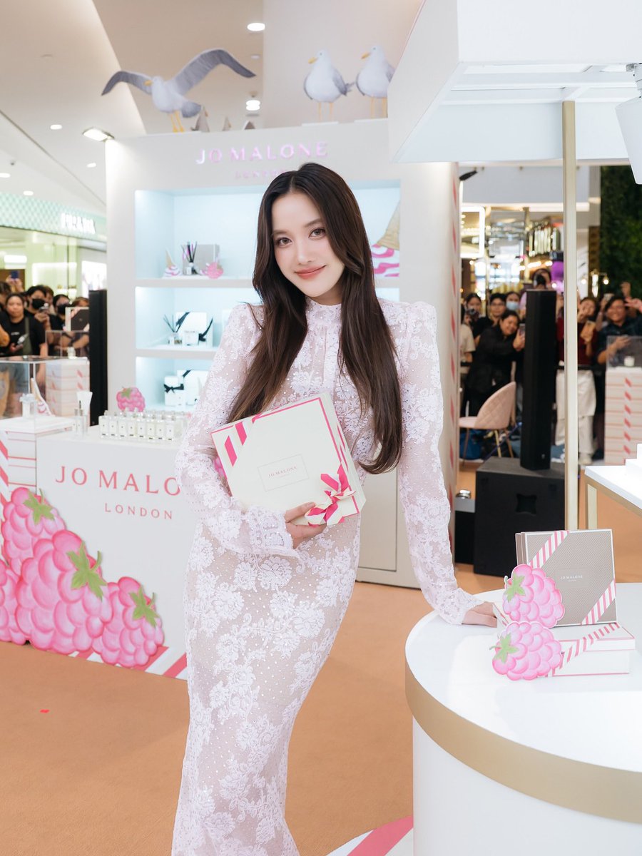 dao_nguyen2908's tweet photo. Who uses Jo Malone London?
Which scent do you like?
English Pear & Freesia. This scent is Freen's favorite scent. Scent Layering with every scent, it's very good 🤗🥰❤️
#JoMaloneLondonXFreenSarocha
#ScentLayering #Justbecause
#JoMaloneLondonTH
#srchafreen #FreenSarocha https://t.co/PFop4trPSE