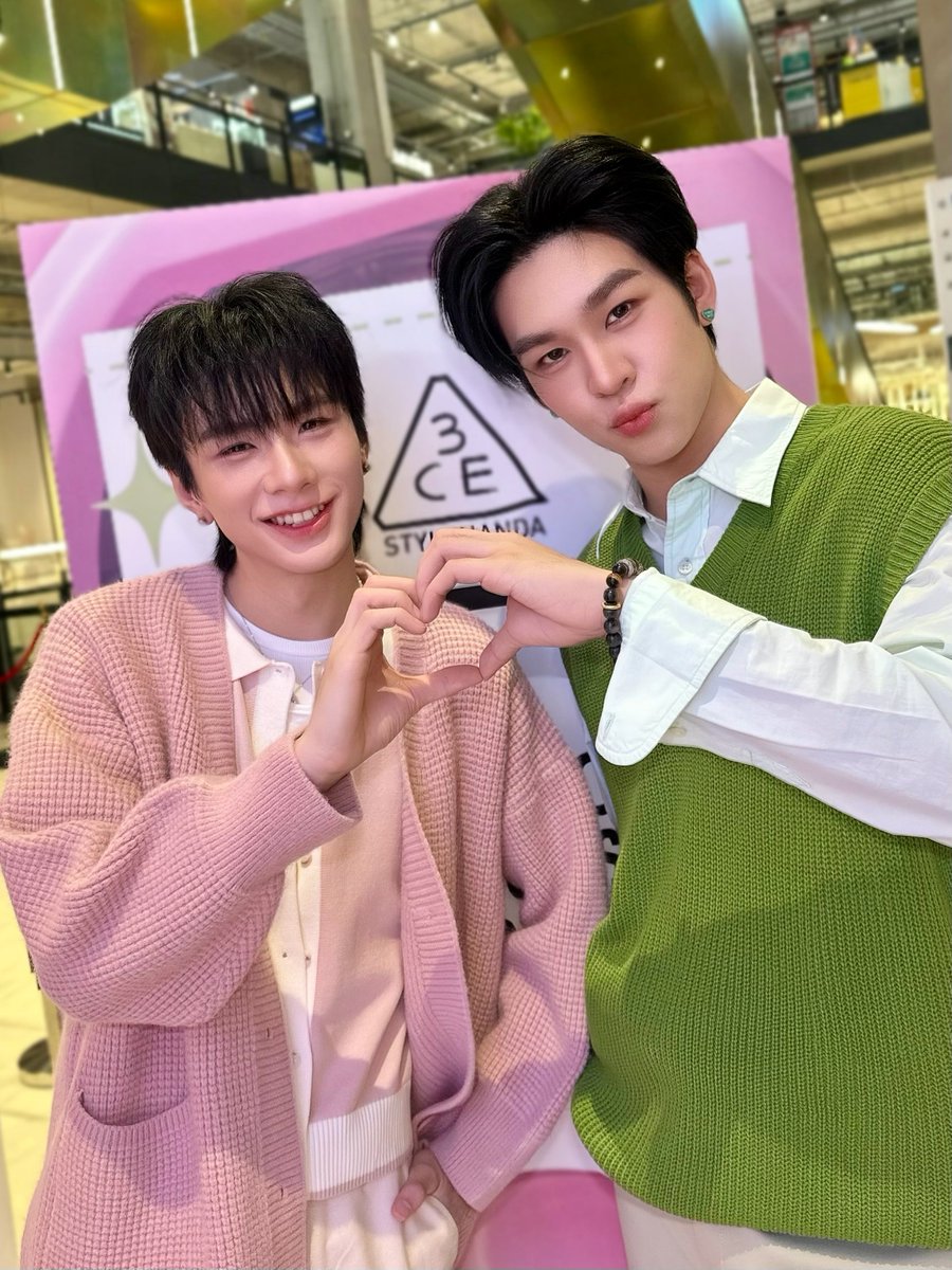 ดูมันดิ DOMUNDI TV (@domunditv) on Twitter photo พบกับ “อู่อู๋” <a href="/Auautnp/">Auau</a> และ “เซฟ” <a href="/savewrg/">savewrg</a> ได้ในงาน 3CE PEARLfect Cushion Laundromat Live กับ อู่อู๋-เซฟ ✨️
รับชม Live ได้ทาง
🔗 : live.shopee.co.th/p/share?share_…
AUAUSAVE PEARLFECT CUSHION
#3CECushionxAuauSave พบกับ “อู่อู๋” <a href="/Auautnp/">Auau</a> และ “เซฟ” <a href="/savewrg/">savewrg</a> ได้ในงาน 3CE PEARLfect Cushion Laundromat Live กับ อู่อู๋-เซฟ ✨️
รับชม Live ได้ทาง
🔗 : live.shopee.co.th/p/share?share_…
AUAUSAVE PEARLFECT CUSHION
#3CECushionxAuauSave