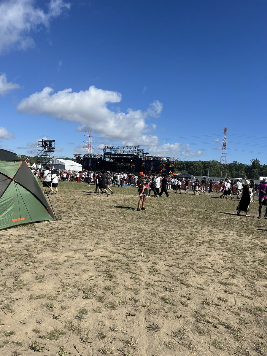 ライジングサン始めます！
念願のフェスについに来ました
心配した天気も大丈夫そうだし、久しぶりのオールナイトフェスめちゃめちゃ楽しみ