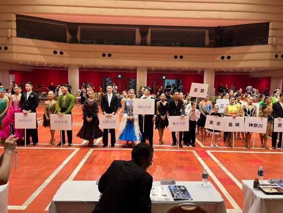 AMdanceints's tweet photo. 2025年8月10日KBSホールにて
京都市府知事杯.京都市長賞.京都府京都府教育委員会後援試合Summer Amateur Dance Championshipsを開催致しました。この度は全国から大学生も集まり素晴らしいチームマッチに盛り上がりをみせていました。https://t.co/EwT98mxA0T
#JDAO #社交ダンス競技会 https://t.co/mbuSvALyOU