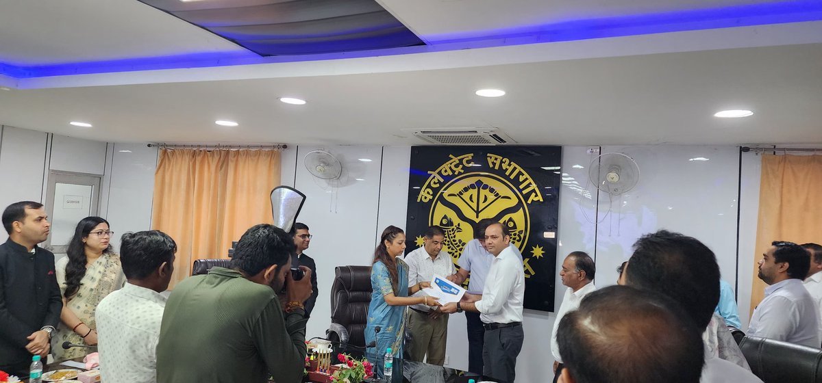 आज 15 अगस्त 2025 #स्वतंत्रता_दिवस के शुभ अवसर पर #आयुष्मान_भारत_योजना के अंतर्गत उत्कृष्ट कार्य करने वाले चिकित्सालयों को जिलाधिकारी महोदया बागपत द्वारा प्रशस्ति पत्र प्रदान कर सम्मानित किया गया।
#pmjay
#IndependenceDay #AyushmanBharat
#Baghpat