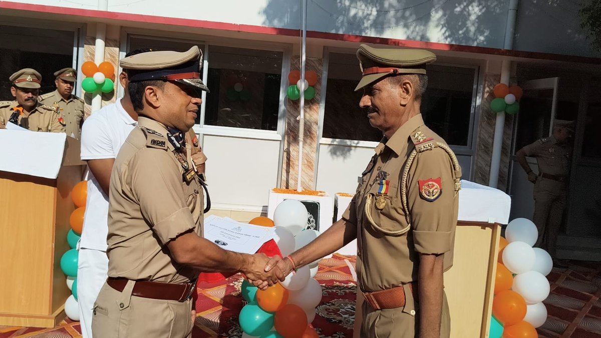 ADG ZONE VARANASI (@adgzonevaranasi) on Twitter photo #adgzonevaranasi, <a href="/piyushmordia/">Piyush Mordia</a> द्वारा 79वें स्वतंत्रता दिवस के अवसर पर जोन कार्यालय, वाराणसी में ध्वजारोहण किया गया एवं जोन कार्यालय में नियुक्त अधिकारियों/कर्मचारियों को स्वतंत्रता दिवस की शुभकामनाएं दी गई-
<a href="/Uppolice/">UP POLICE</a>
<a href="/homeupgov/">Home Department, UP</a> #adgzonevaranasi, <a href="/piyushmordia/">Piyush Mordia</a> द्वारा 79वें स्वतंत्रता दिवस के अवसर पर जोन कार्यालय, वाराणसी में ध्वजारोहण किया गया एवं जोन कार्यालय में नियुक्त अधिकारियों/कर्मचारियों को स्वतंत्रता दिवस की शुभकामनाएं दी गई-
<a href="/Uppolice/">UP POLICE</a>
<a href="/homeupgov/">Home Department, UP</a>