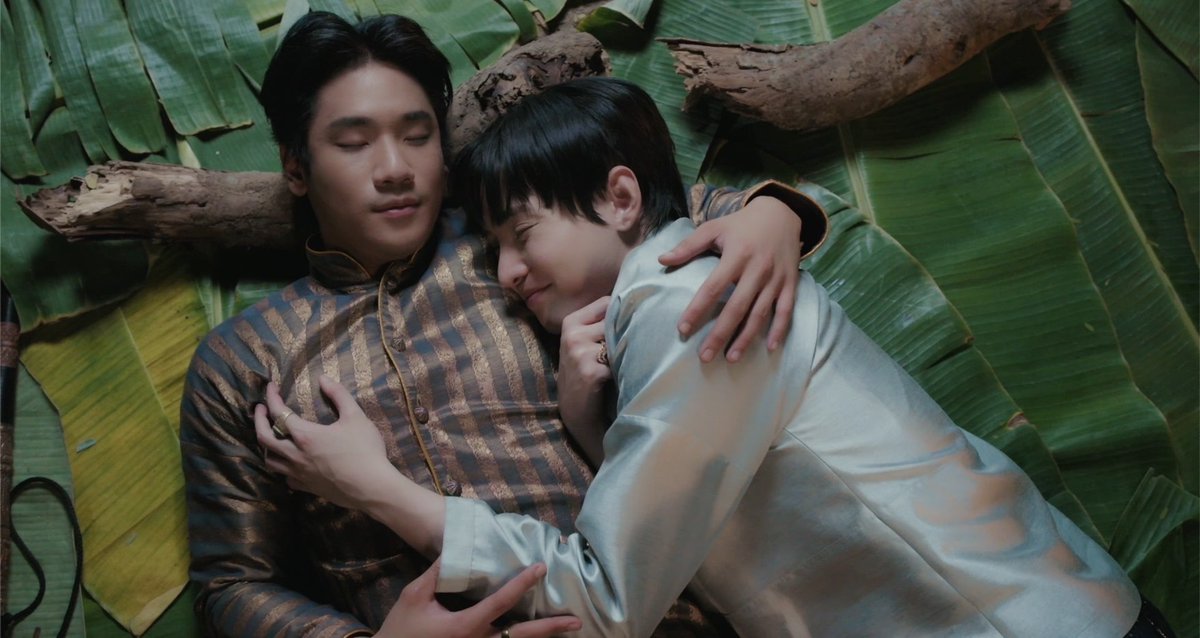 around_ent's tweet photo. ศุกร์นี้ !! ศึกรัก ศึกบัลลังก์เดือด เมื่อหัวใจ พรินซ์ (นัท-ศุภณัฐ) และชีวิต หม่อมโกศล (ปิง-โอบนิธิ)  ถูกแขวนอยู่บนเส้นทางเดียวกัน ใน “ฉันนี่แหละท่านขุนที่สวยที่สุด” Ep.3
    
#ปิงนัท #PingNut 
#pingobrnithi #supanut 
#LeeAsre #popptr #Aton_jk
#bellejirat #เบลเล่จิรัชญา #ดาด้าวรินดา 
#ฉันนี่แหละท่านขุนที่สวยที่สุด
#TheMostBeautifulCount

อ่านข่าเวพิ่มเติม
📍https://t.co/K1HWbNC22m

เตรียมใจไว้ให้พร้อม!เมื่อราชโองการ “จับตาย” ถูกประกาศ ศึกครั้งนี้ไม่ใช่แค่เรื่องหัวใจ แต่คือเดิมพันด้วยชีวิต! หม่อมโกศล จะเอาตัวรอด… และรักษารักที่คลุมเครือนี้ได้หรือไม่!? ห้ามพลาด “ฉันนี่แหละท่านขุนที่สวยที่สุด” ในวันศุกร์ที่ 15 สิงหาคมนี้ และทุกวันศุกร์ เวลา 22.30 – 23.30 น. ทางช่องวัน31 ดูออนไลน์เวอร์ชัน UNCUT เวลา 23.15 น. บนแอปฯ iQIYI  และเว็บ https://t.co/fnbNdlGXgP  ที่เดียวเท่านั้น