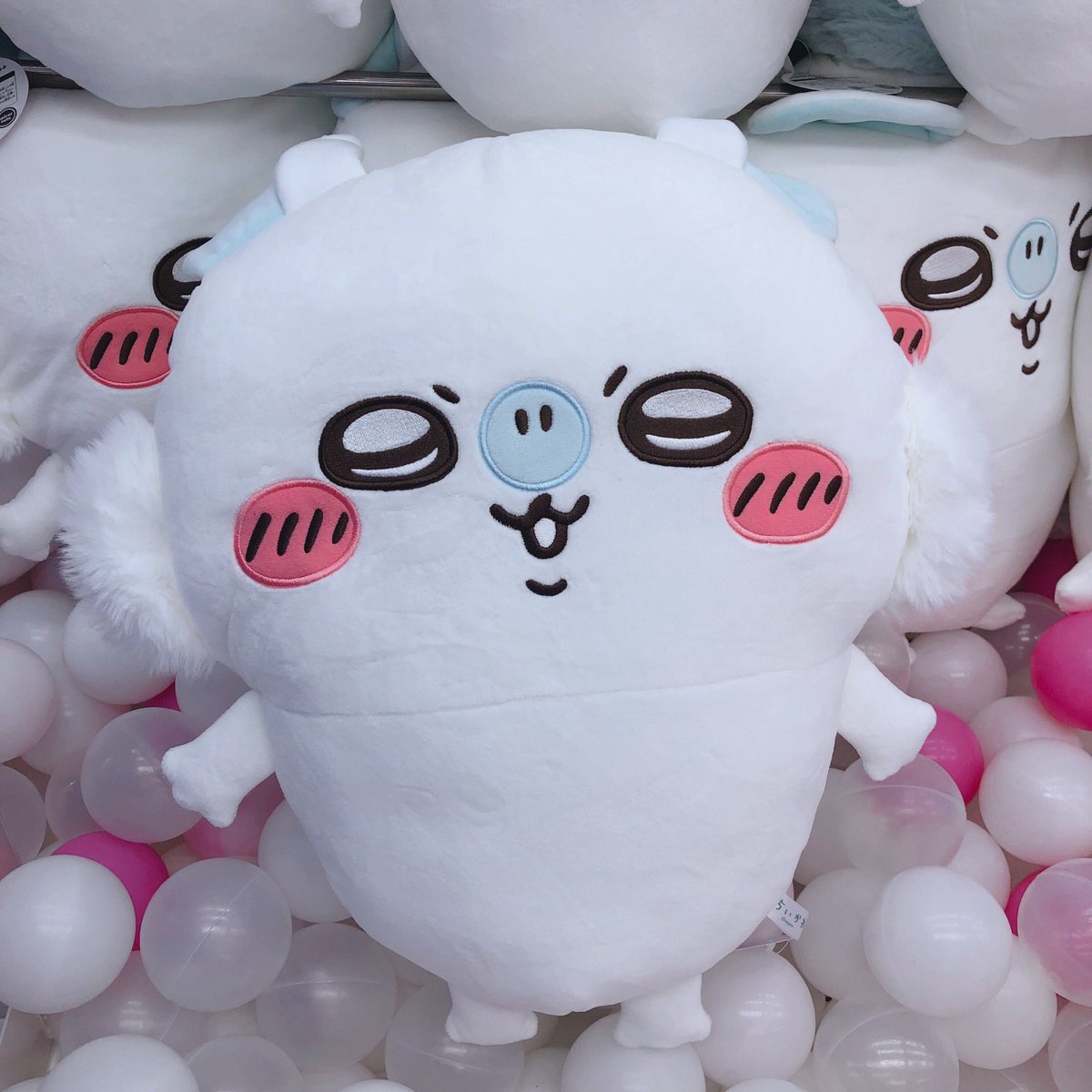 プライズ情報】 「ちいかわ モモンガ超BIGぬいぐるみ」 ただ今展開中