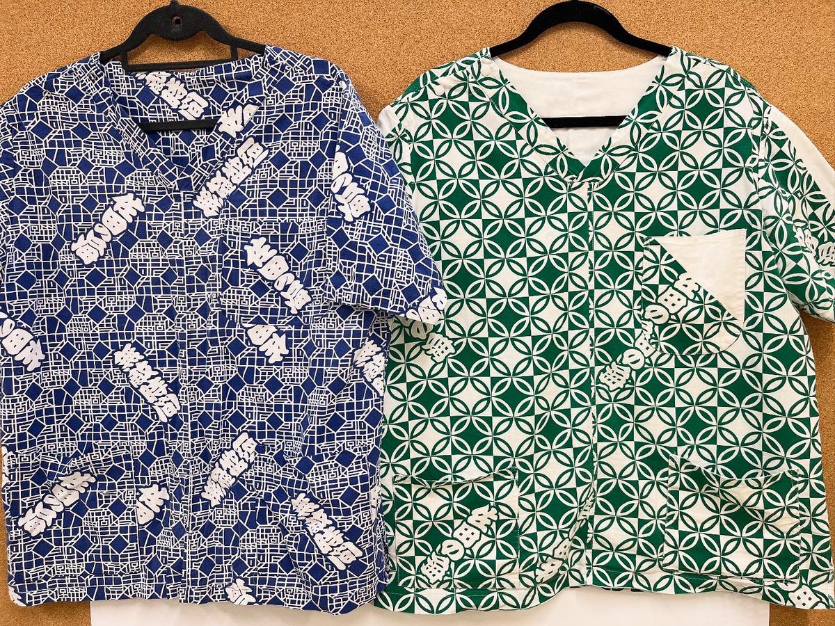 kei883's tweet photo. 今日から新しい施術着。
佐田の海関からいただいた反物を施術着に仕立てた第三弾です。
やっぱり着心地バツグンだね。
この反物を施術着にしてるのは、おそらく僕だけだろうねー！ありがたいことです。
#佐田の海
#無敵時間
#相撲
#sumo https://t.co/Zmh1pLxpxK