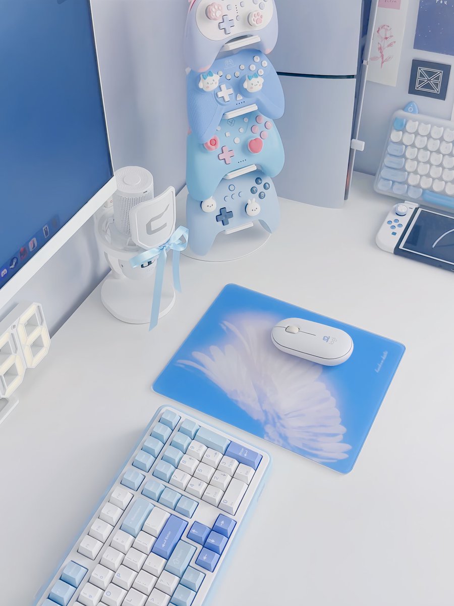 ClustrsOfficial's tweet image. Blue Serenity ✨📘 | Your Dream Desk, Your Design
 Craft the perfect aesthetic with your one-of-a-kind mouse pad.
#CustomMousePad #BlueAesthetic #clustrs #GamingSetup #TikTokTech