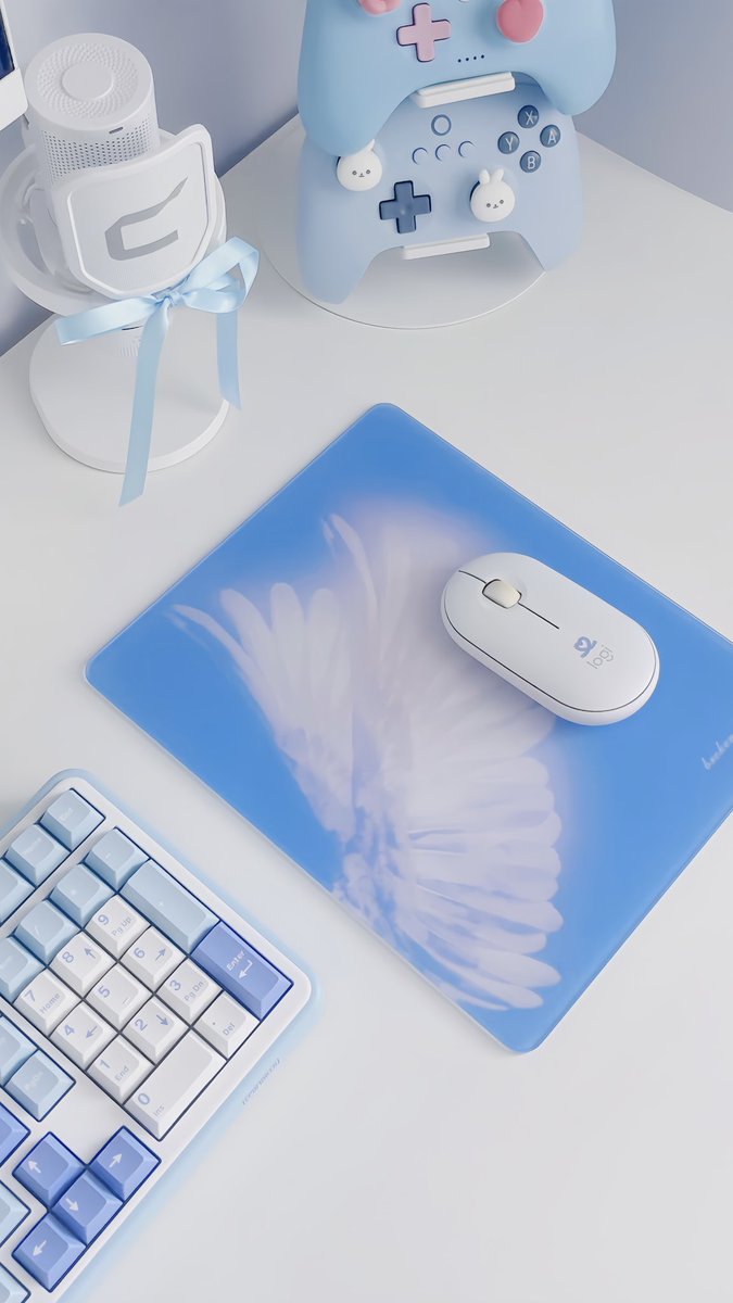 ClustrsOfficial's tweet image. Blue Serenity ✨📘 | Your Dream Desk, Your Design
 Craft the perfect aesthetic with your one-of-a-kind mouse pad.
#CustomMousePad #BlueAesthetic #clustrs #GamingSetup #TikTokTech