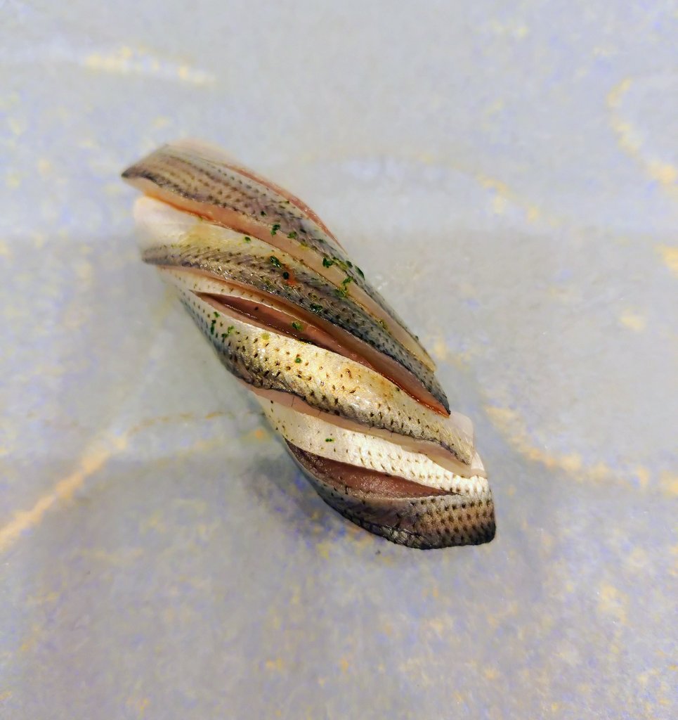 kGbvuxSSZghVbhf's tweet image. お盆までは「しんこ」と呼ぶみたい❣️
今年はまだ食べて無かったからギリギリセーフ😋
連れて来て下さった方も初めてのお寿司屋さん✨
談志師匠の浴衣を着て行ったら
お店の方が声をかけて下さいました☘️偶然にも談志師匠の奥様と娘さんが常連さんみたいでびっくり〜〜🤣🤣
#しんこ